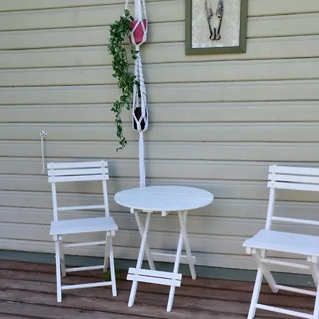 Metsanomme Puhkemaja Ja Saun *